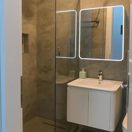 Apartament Eni 4 *